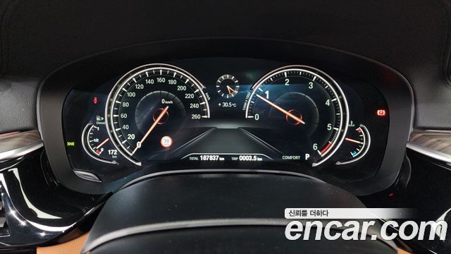 BMW 5-Series 2017 — photo 8