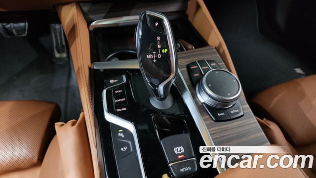 BMW 5-Series 2017 — photo 9