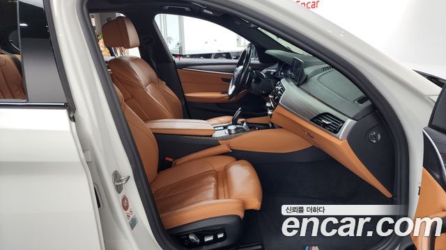 BMW 5-Series 2017 — photo 11