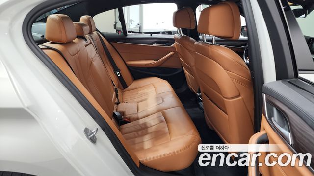 BMW 5-Series 2017 — photo 12