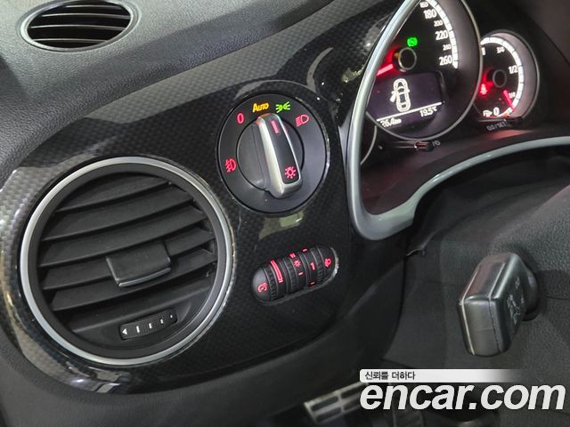 Volkswagen Beatle 2015 — photo 14