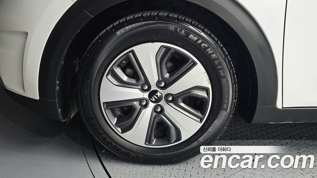 Kia Niro 2017 — photo 5