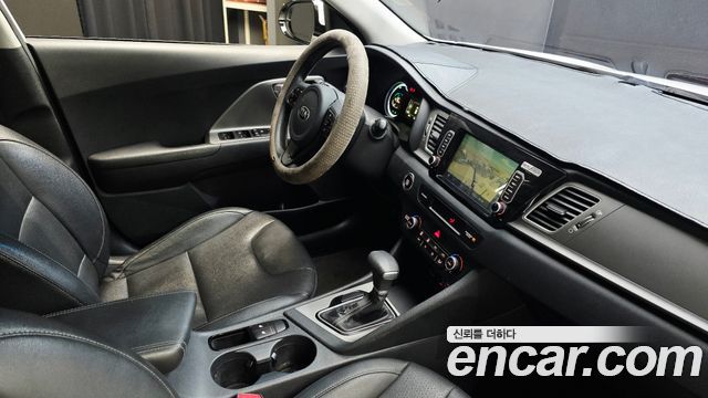 Kia Niro 2017 — photo 18