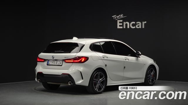 BMW 1-Series 2023 — photo 2