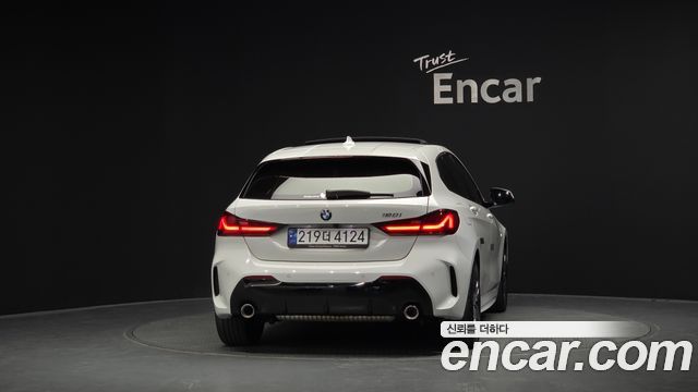 BMW 1-Series 2023 — photo 4