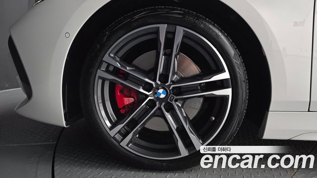 BMW 1-Series 2023 — photo 5