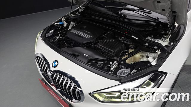 BMW 1-Series 2023 — photo 6