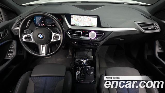 BMW 1-Series 2023 — photo 10