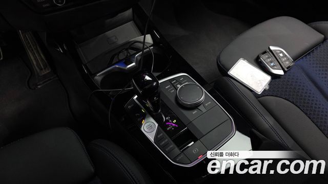 BMW 1-Series 2023 — photo 12