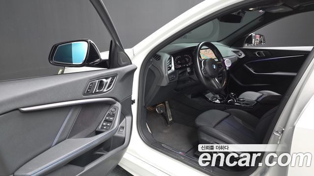 BMW 1-Series 2023 — photo 13