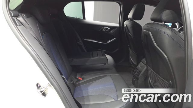 BMW 1-Series 2023 — photo 18