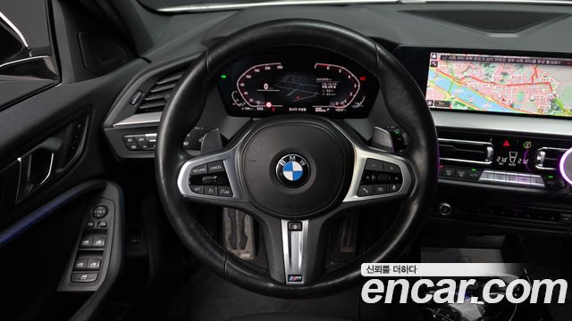 BMW 1-Series 2023 — photo 19