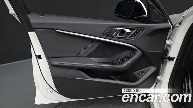 BMW 1-Series 2023 — photo 14