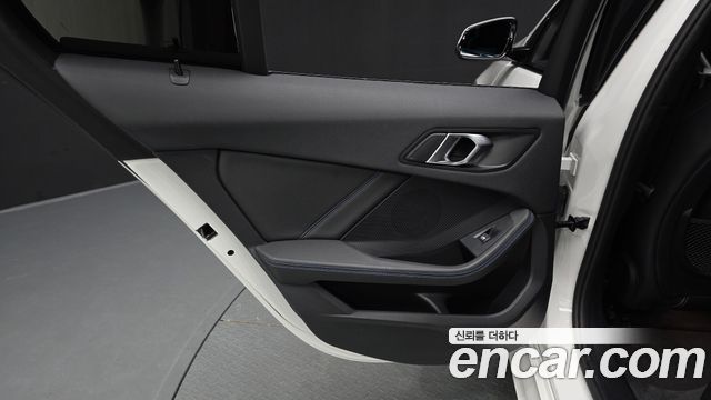 BMW 1-Series 2023 — photo 15
