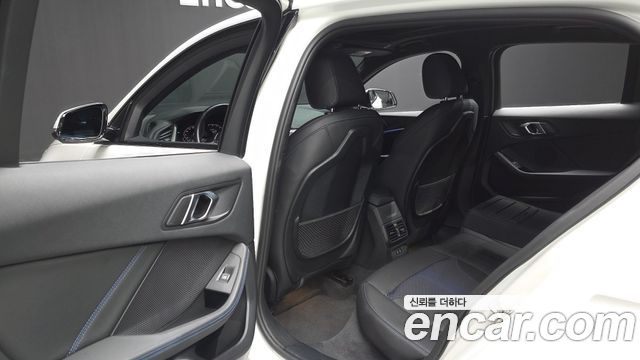 BMW 1-Series 2023 — photo 16