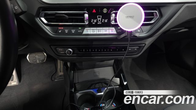 BMW 1-Series 2023 — photo 27