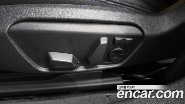 BMW 1-Series 2023 — photo 33