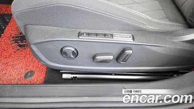 Volkswagen Golf 2022 — photo 32