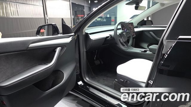Tesla Model Y 2024 — photo 13