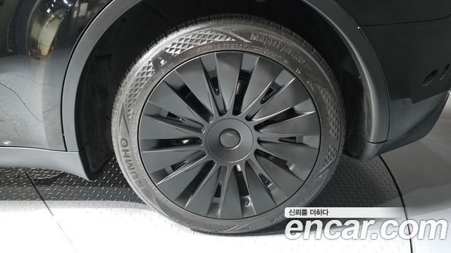 Tesla Model Y 2024 — photo 7