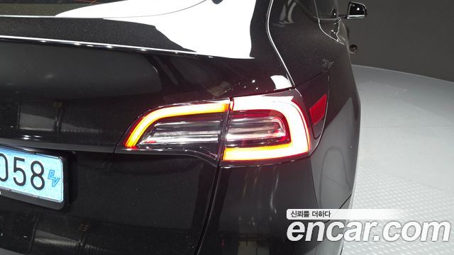 Tesla Model Y 2024 — photo 9