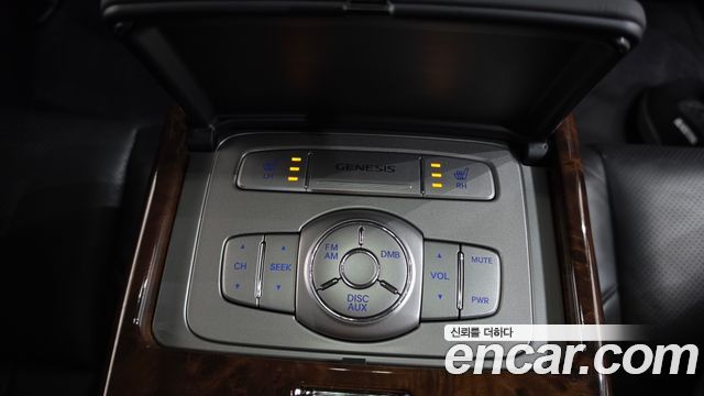 Hyundai Genesis 2011 — photo 12
