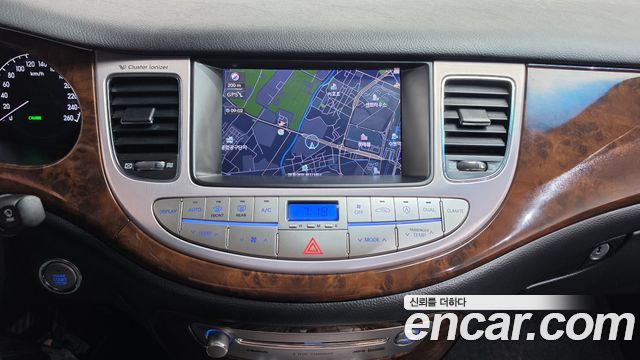 Hyundai Genesis 2011 — photo 13