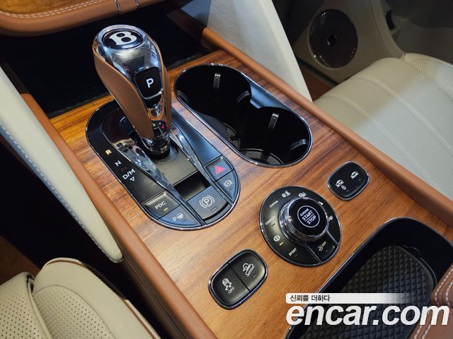 Bentley Bentayga 2023 — photo 10