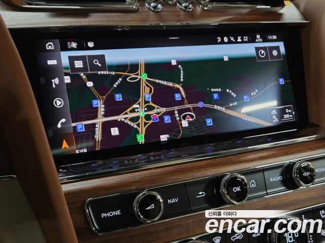 Bentley Bentayga 2023 — photo 11