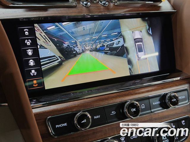 Bentley Bentayga 2023 — photo 12