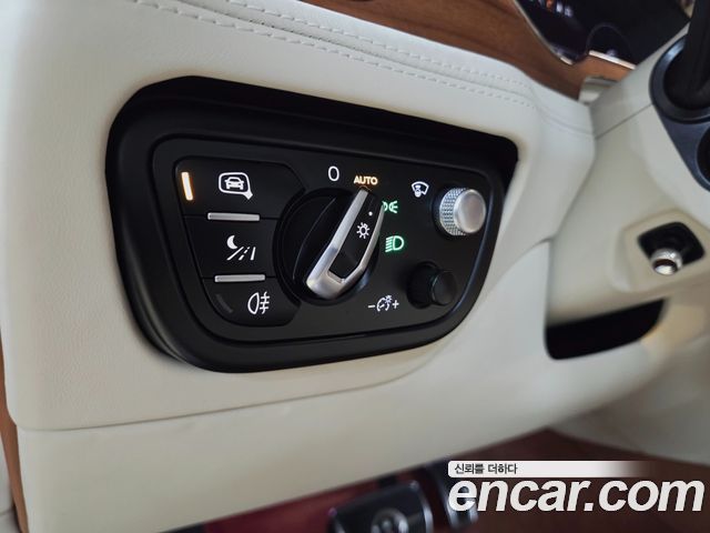 Bentley Bentayga 2023 — photo 14