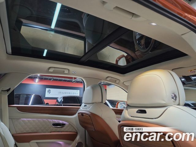 Bentley Bentayga 2023 — photo 16