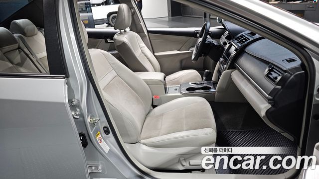 Toyota Camry 2013 — photo 16