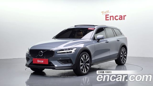Volvo V60 2023 — photo 35