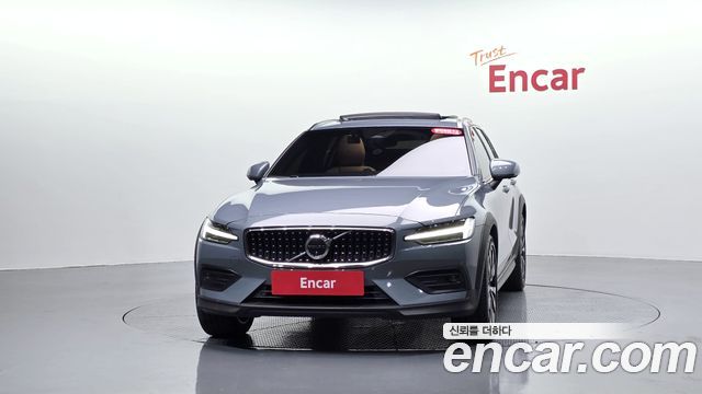Volvo V60 2023 — photo 3