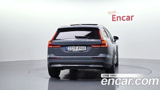 Volvo V60 2023 — photo 4