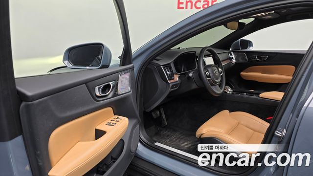 Volvo V60 2023 — photo 13