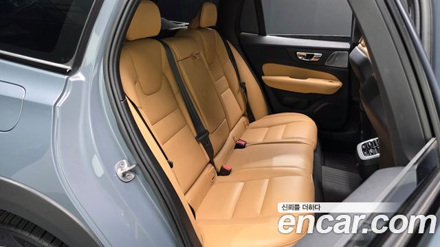 Volvo V60 2023 — photo 17