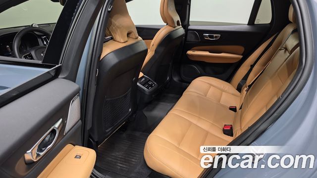 Volvo V60 2023 — photo 18