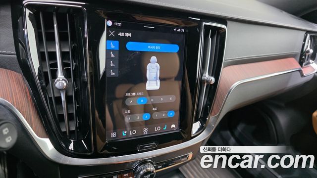 Volvo V60 2023 — photo 21