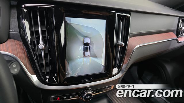 Volvo V60 2023 — photo 24