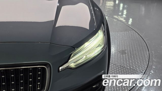 Volvo V60 2023 — photo 8