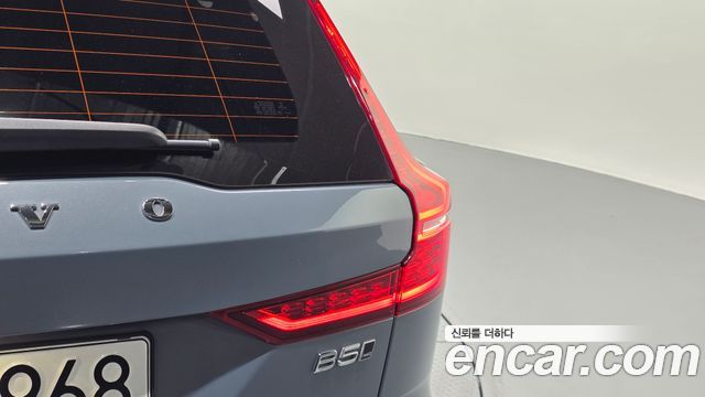 Volvo V60 2023 — photo 9