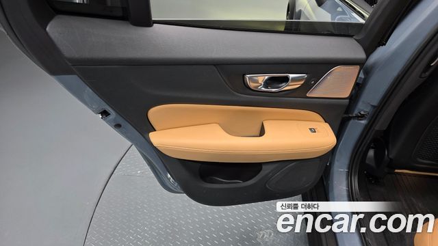 Volvo V60 2023 — photo 15