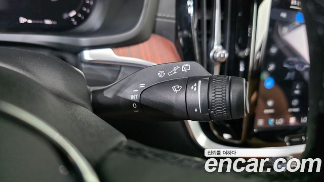Volvo V60 2023 — photo 28