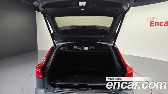 Volvo V60 2023 — photo 34