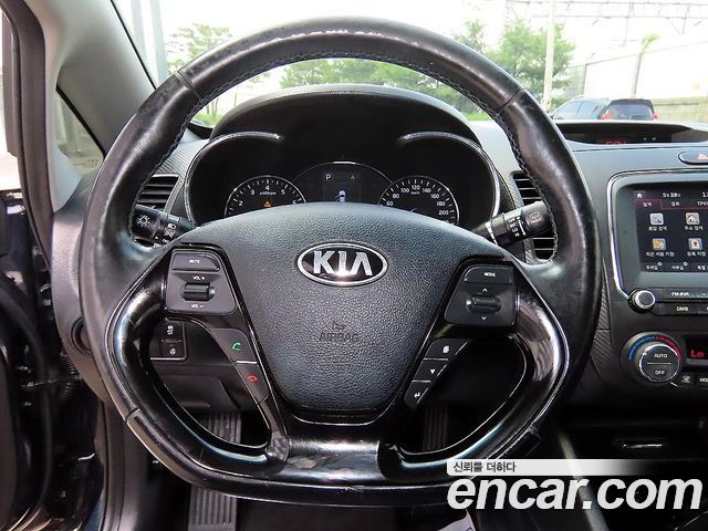 Kia K3 2016 — photo 8