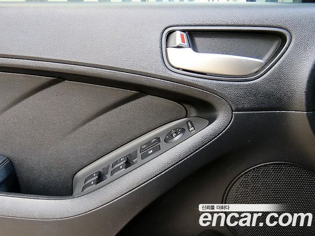 Kia K3 2016 — photo 11