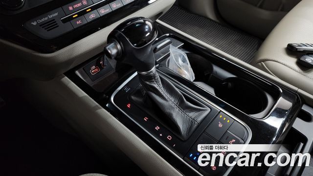 Kia Canival 2015 — photo 9