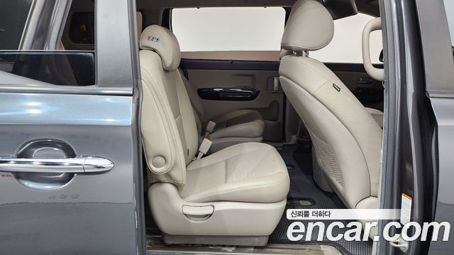 Kia Canival 2015 — photo 12